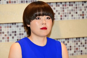 舞台『フローズン・ビーチ』制作発表に登場したブルゾンちえみ