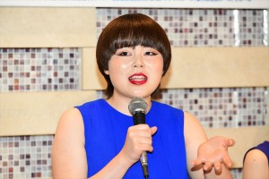 舞台『フローズン・ビーチ』制作発表に登場したブルゾンちえみ