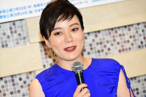 舞台『フローズン・ビーチ』制作発表に登場した鈴木杏