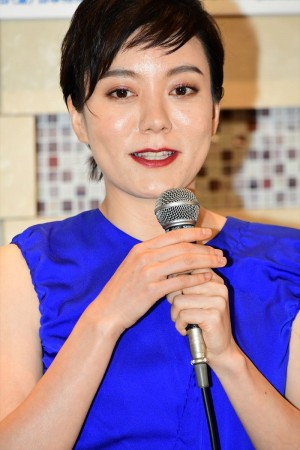 舞台『フローズン・ビーチ』制作発表に登場した鈴木杏