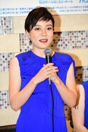 舞台『フローズン・ビーチ』制作発表に登場した鈴木杏