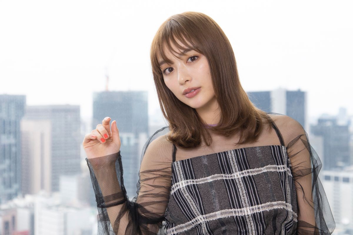 “変な役”が多い内田理央、縁と運で迎えたデビュー10年目「いまはメッチャ楽しい」
