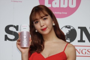 「脱毛ラボ・ホームエディション」及び「ビックカメラ期間限定ブース」お披露目会に登場した藤田ニコル
