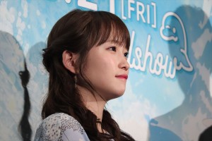 映画『きみと、波にのれたら』完成披露舞台挨拶に登場した川栄李奈