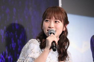 映画『きみと、波にのれたら』完成披露舞台挨拶に登場した川栄李奈