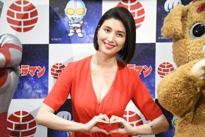 『ウルトラマン★幸楽苑』新キャンペーン記者発表会に登場した橋本マナミ