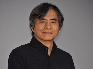 映画『プロメア』完成披露舞台挨拶に登場した中島かずき（脚本）