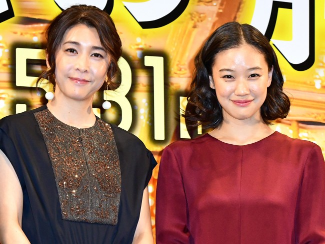 （左から）『長いお別れ』キャスト舞台挨拶付きプレミア試写会に登場した竹内結子、蒼井優