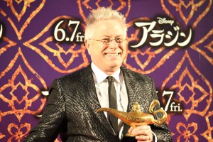 映画『アラジン』来日マジック・カーペットイベントに登場したアラン・メンケン