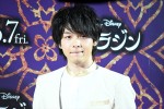 映画『アラジン』来日マジック・カーペットイベントに登場した中村倫也