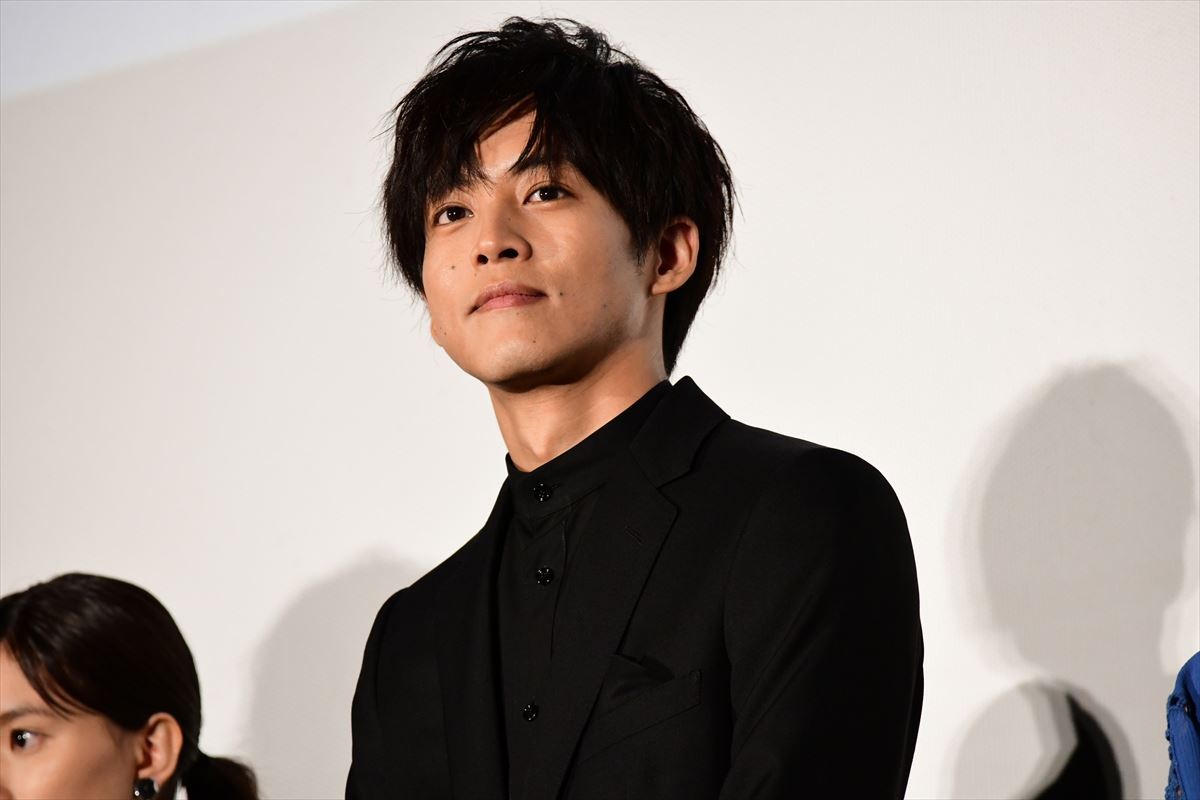 松坂桃李、自身のヒーローは父親「磐音みたいに、ものすごくおっとり」