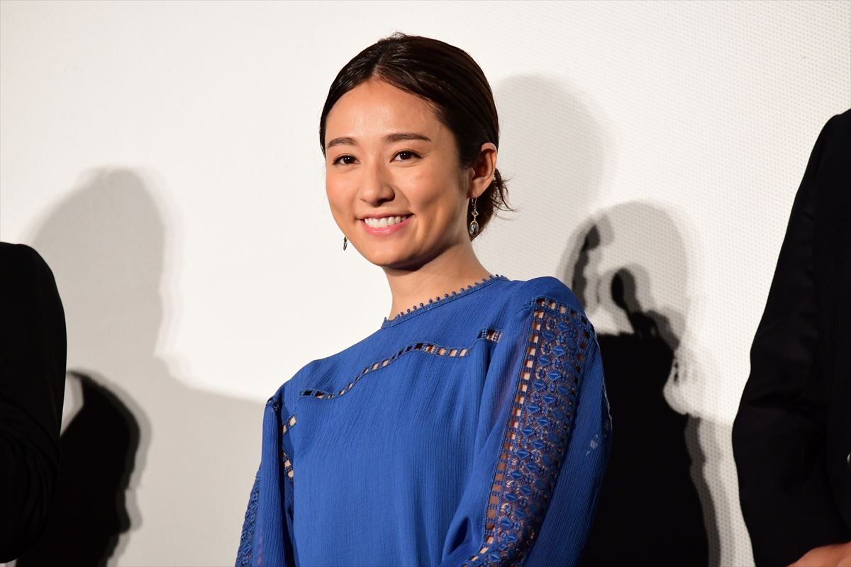 松坂桃李、自身のヒーローは父親「磐音みたいに、ものすごくおっとり」