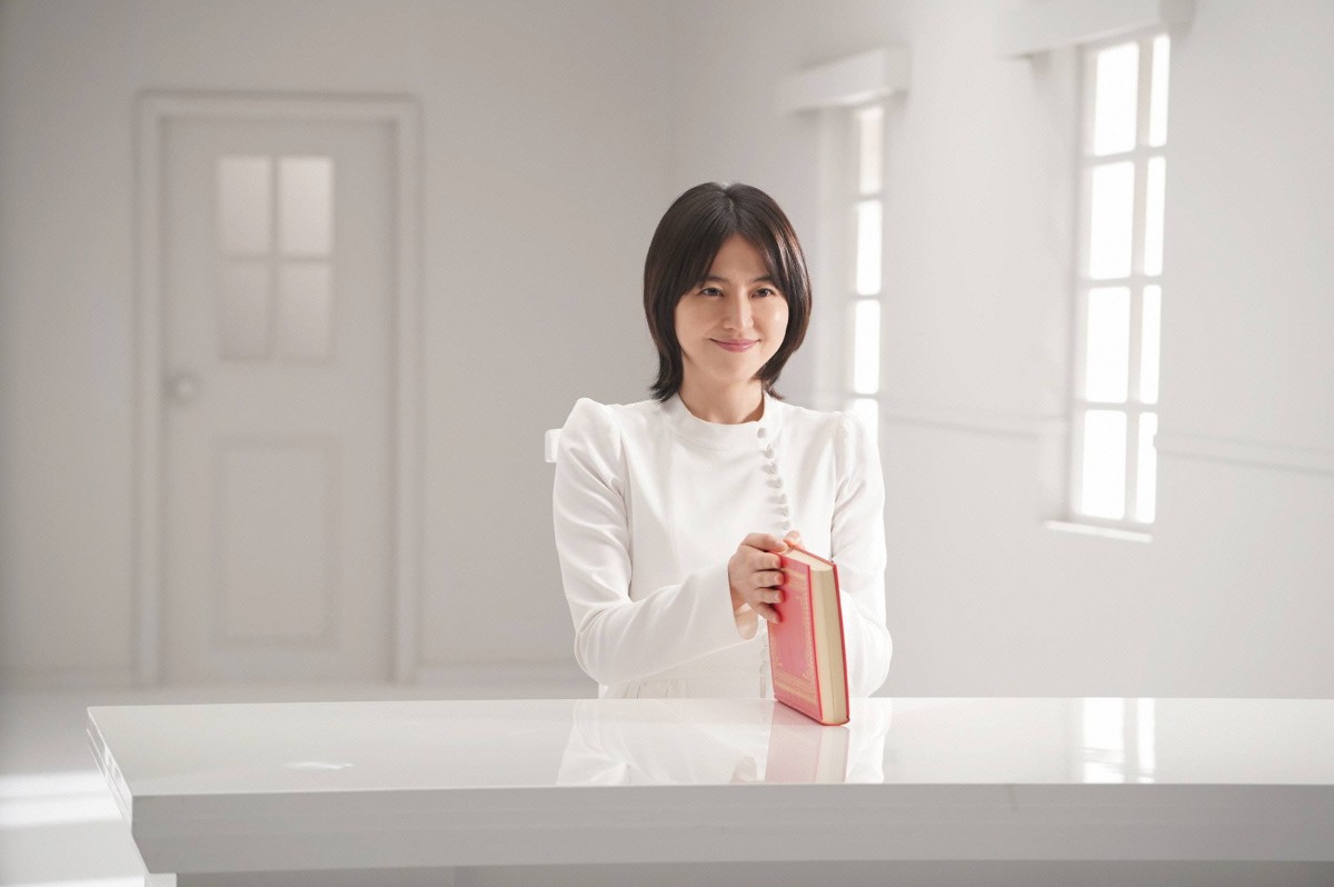 未亡人役・広末涼子の“美ぼう”に反響『コンフィデンスマンJP 運勢編』