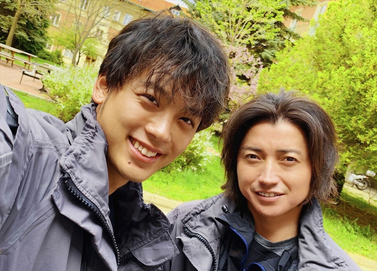映画&連続ドラマ『太陽は動かない』に出演する(左から)竹内涼真、藤原竜也