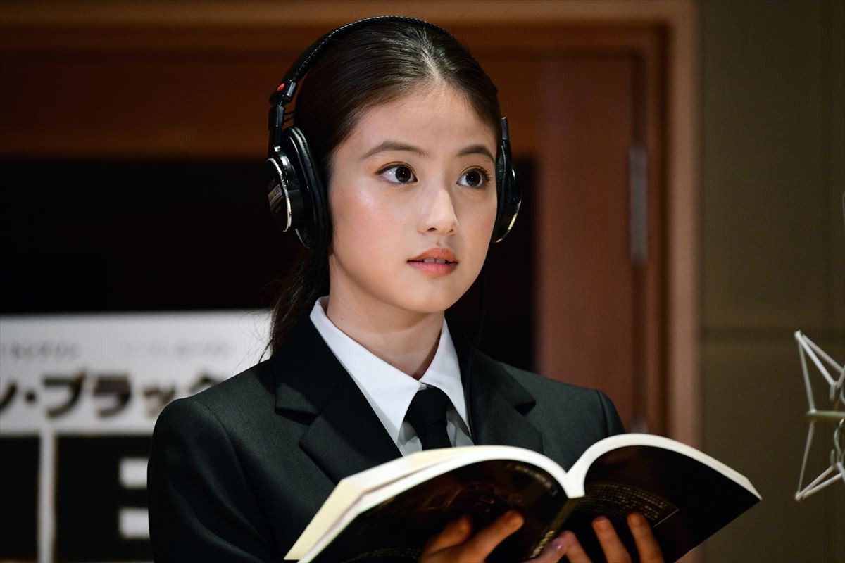 今田美桜、グラサン＆黒スーツ姿に照れ笑い 「恥ずかしい」