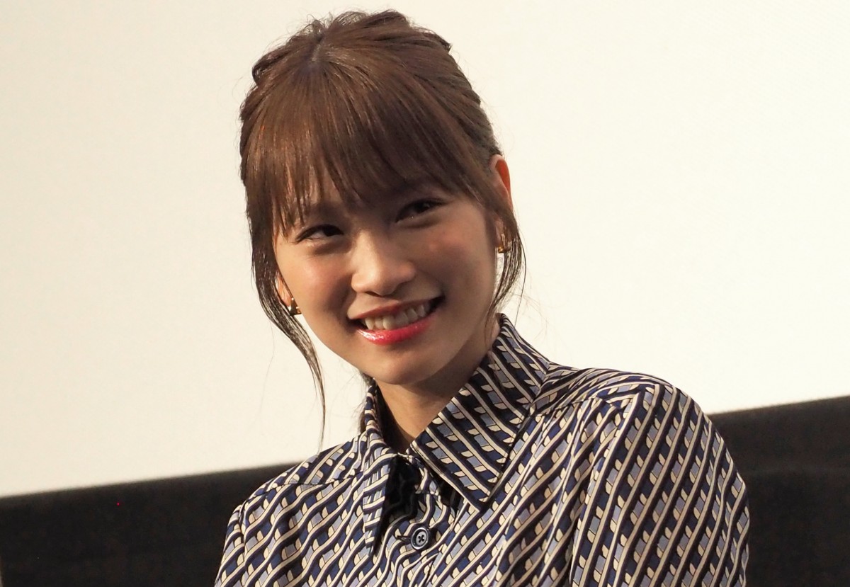 “授かり婚”の川栄李奈、堤真一＆柳楽優弥からの祝福に笑顔