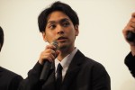 『泣くな赤鬼』完成披露試写会に登場した柳楽優弥