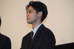 『泣くな赤鬼』完成披露試写会に登場した柳楽優弥