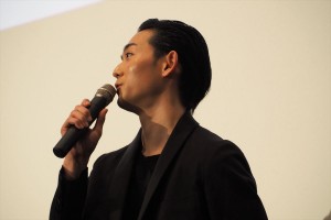 『泣くな赤鬼』完成披露試写会に登場した竜星涼