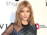 【写真】ローラ、セクシーなへそ出しワークアウト着　ファン「スタイル良すぎ」