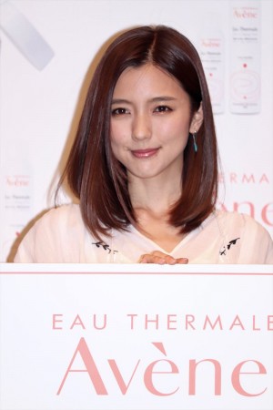 真野恵里菜、「Avene アンバサダー就任発表会」に出席