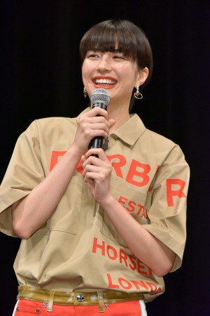 映画『劇場版 ファイナルファンタジーXIV 光のお父さん』完成披露試写会に登場した佐久間由衣