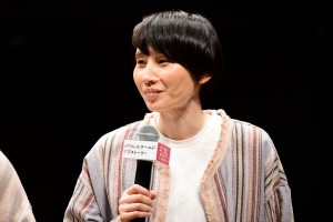 映画『パラレルワールド・ラブストーリー』公開直前イベントに登場した箕輪はるか（ハリセンボン）