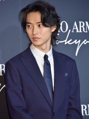 「GIORGIO ARMANI 2020 CRUISE COLLECTION SHOW」に来場した山崎賢人