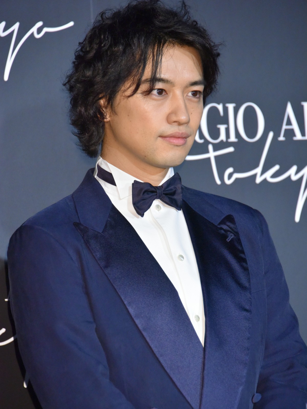 「アルマーニ」ファッションショーに西島秀俊、山崎賢人、ユマ・サーマン、剛力彩芽ら来場