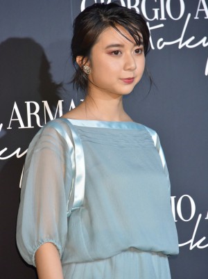 「GIORGIO ARMANI 2020 CRUISE COLLECTION SHOW」に来場した上白石萌歌