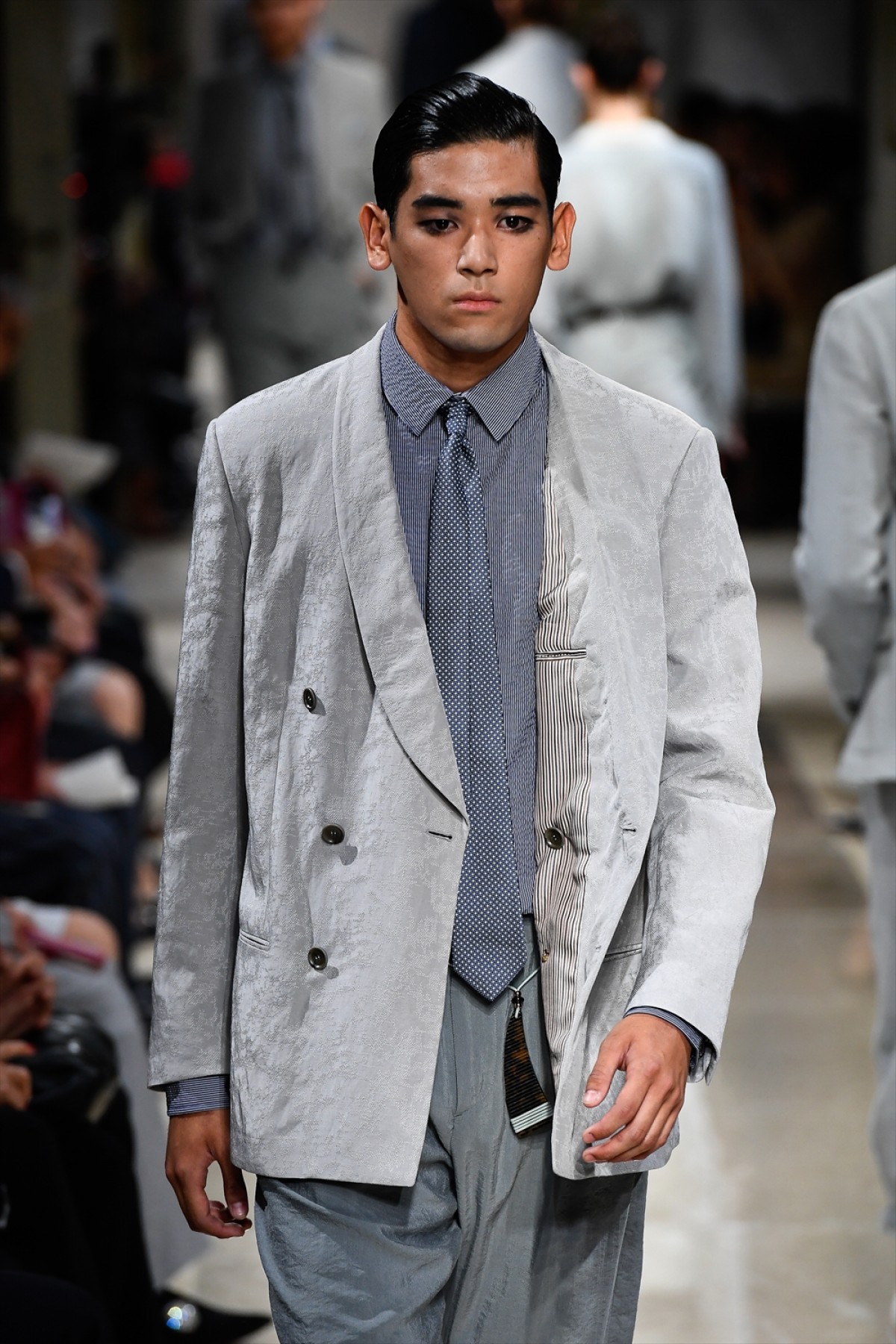 「アルマーニ」ファッションショーに西島秀俊、山崎賢人、ユマ・サーマン、剛力彩芽ら来場
