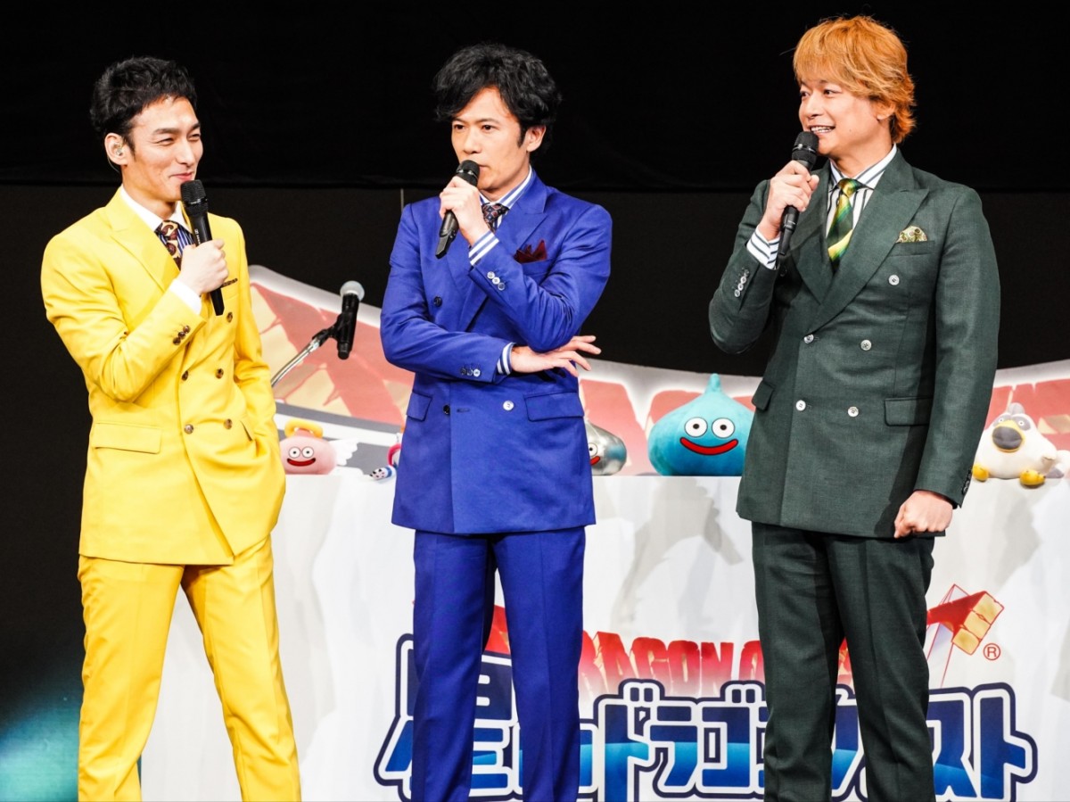(左から)草なぎ剛、稲垣吾郎、香取慎吾、「ドラクエの日 プロデューサー“ギガ”ミーティング」に登場