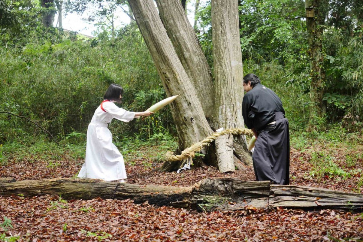 浜辺美波、『世にも奇妙な物語』に初主演 “大根”で殺陣アクション披露