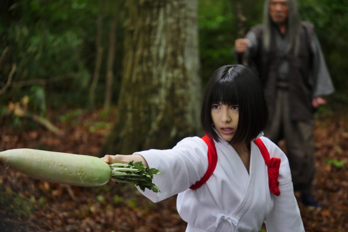 『世にも奇妙な物語 ’19 雨の特別編』浜辺美波の場面写真