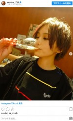 いい飲みっぷり！ ※「山本彩」インスタグラム