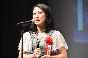 「第28回日本映画批評家大賞」授賞式、助演女優賞を受賞した友近