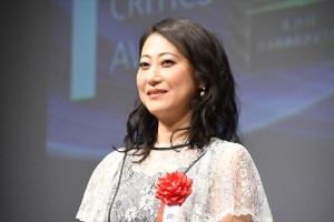 「第28回日本映画批評家大賞」授賞式、助演女優賞を受賞した友近