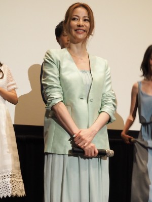 香里奈、映画『ライフ・オン・ザ・ロングボード 2nd Wave』初日舞台挨拶に登場