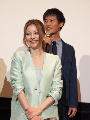 香里奈、映画『ライフ・オン・ザ・ロングボード 2nd Wave』初日舞台挨拶に登場