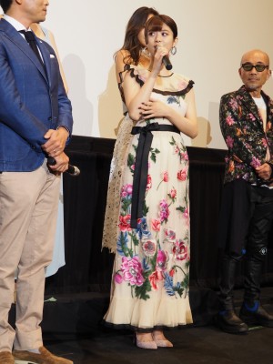 馬場ふみか、映画『ライフ・オン・ザ・ロングボード 2nd Wave』初日舞台挨拶に登場