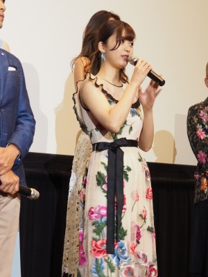 馬場ふみか、映画『ライフ・オン・ザ・ロングボード 2nd Wave』初日舞台挨拶に登場