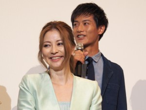 （左から）香里奈、立石ケン、『ライフ・オン・ザ・ロングボード 2nd Wave』初日舞台挨拶に登場