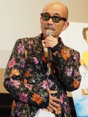 竹中直人、映画『ライフ・オン・ザ・ロングボード 2nd Wave』初日舞台挨拶に登場