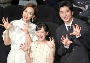 （左から）『ゴジラ　キング・オブ・モンスターズ』初日舞台挨拶に登壇した木村佳乃、芦田愛菜、田中圭
