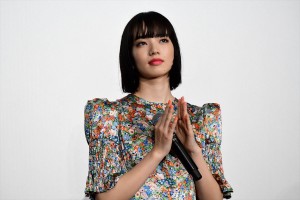 『さよならくちびる』初日舞台挨拶イベントに登場した小松菜奈