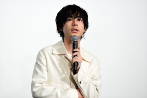 『さよならくちびる』初日舞台挨拶イベントに登場した成田凌