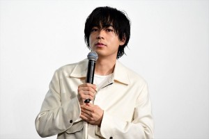 『さよならくちびる』初日舞台挨拶イベントに登場した成田凌