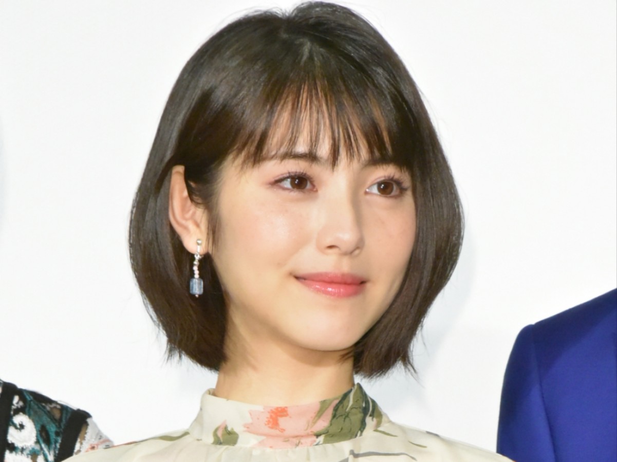 浜辺美波、クイズで不正解なのに「やったぁ」!? 天然全開の姿がかわいいと話題