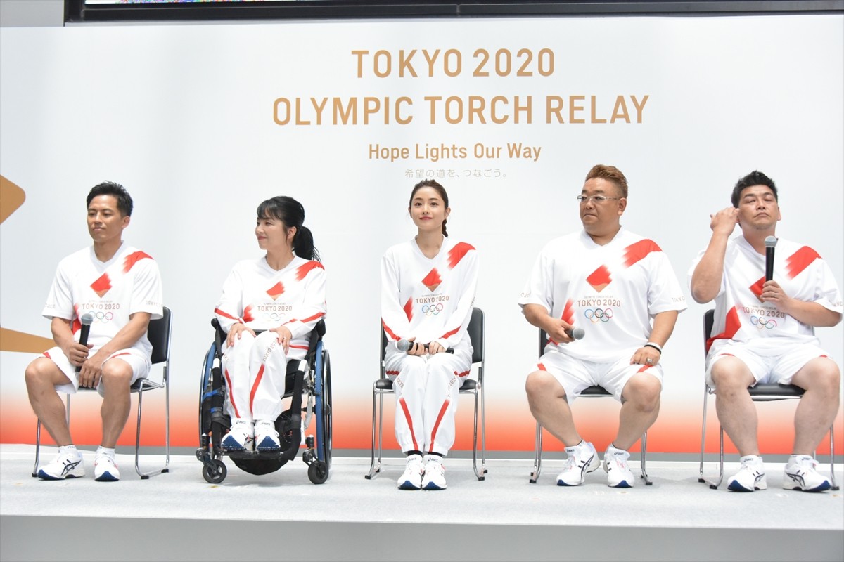 石原さとみ、人生初の名刺にニコニコ　サンド伊達「携帯の番号は…」