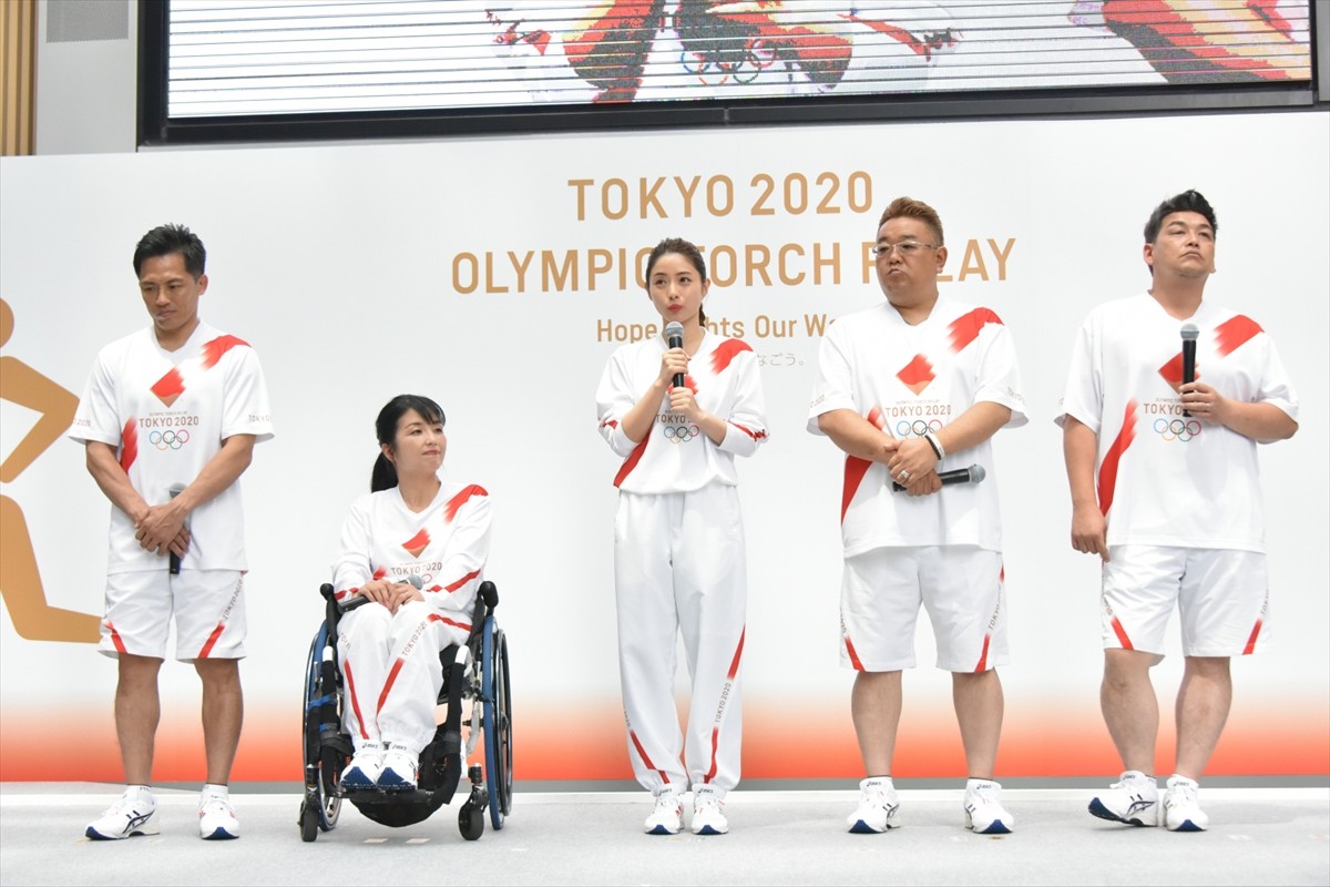 石原さとみ、人生初の名刺にニコニコ　サンド伊達「携帯の番号は…」